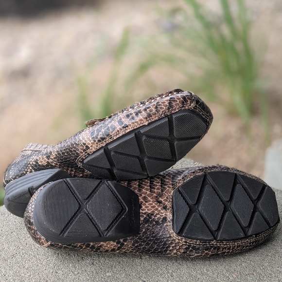 Baretraps Posture Plus+ "Ownah" brown/black leather snakeskin flats/loafers sz 7 - Picture 9 of 11